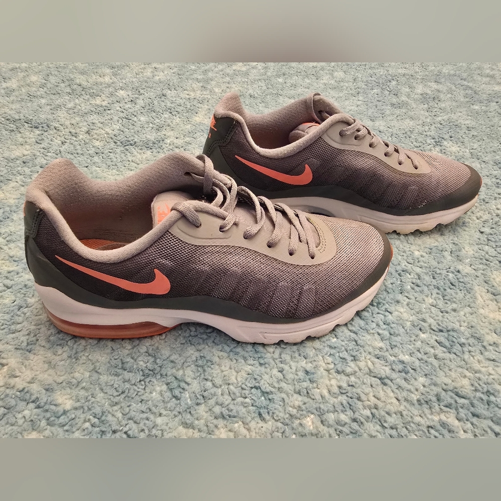 Women's Sz 8.5 Nike Air Max Invigor Gray & Pink/Orange Sneakers, Good Cond.